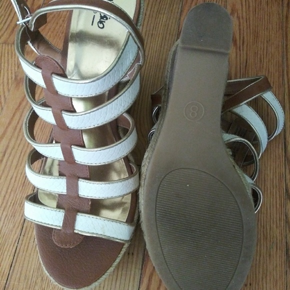 SOLD--Mossimo cork wedges - Picture 4 of 7